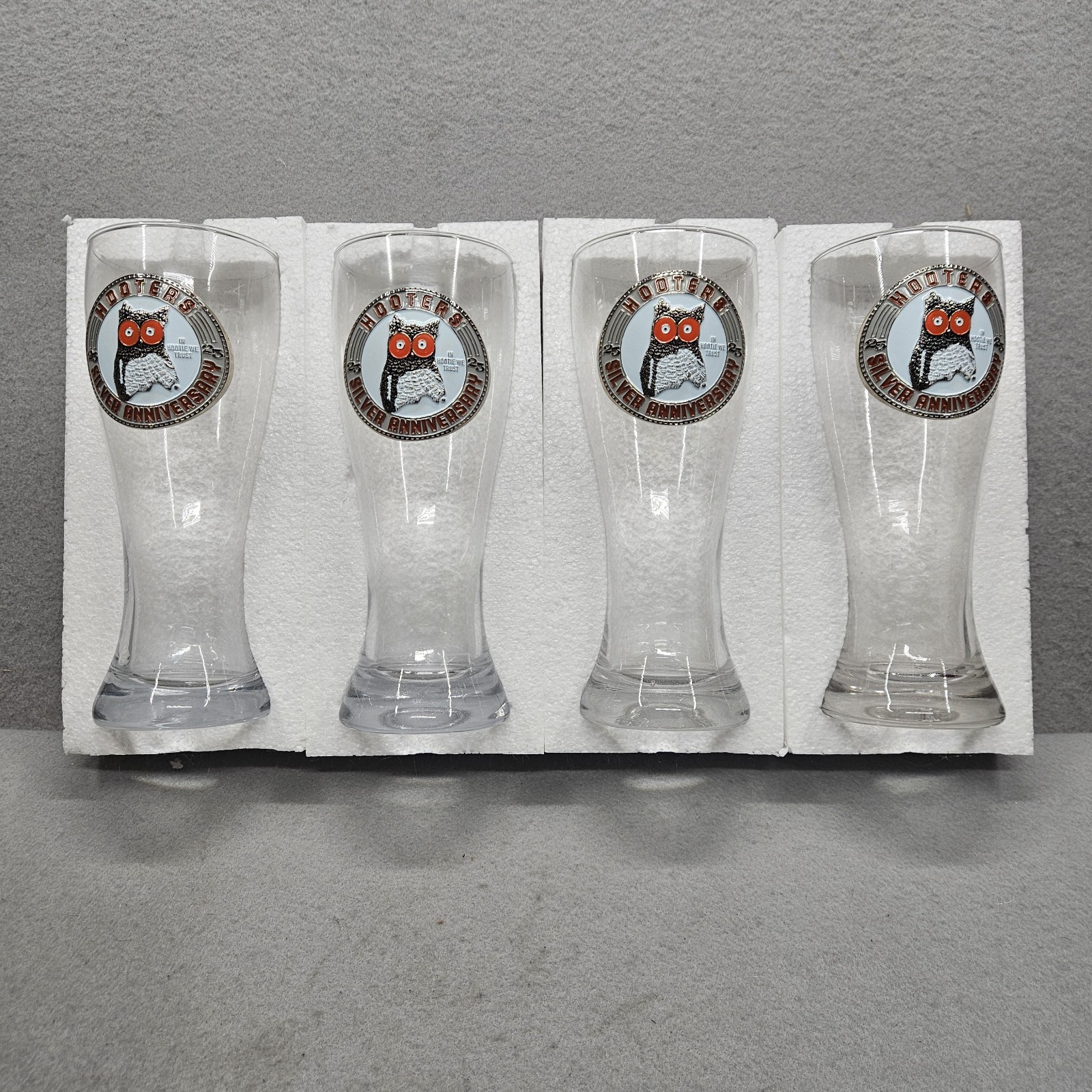 RARE HOOTERS 25th Silver Anniversary 8 1/2\