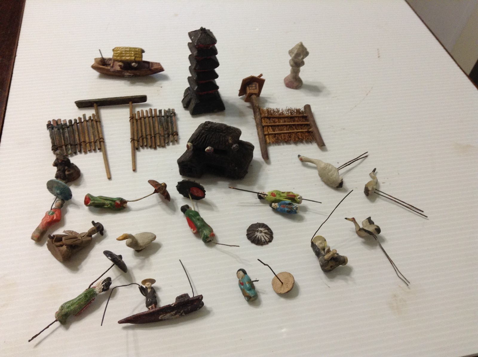 VTG Diorama Ceramic Miniatures Asian Pagoda ,Bridge ,Figures some repaired VTG Diorama Ceramic Miniatures Asian Pagoda ,Bridge ,Figures some repaired