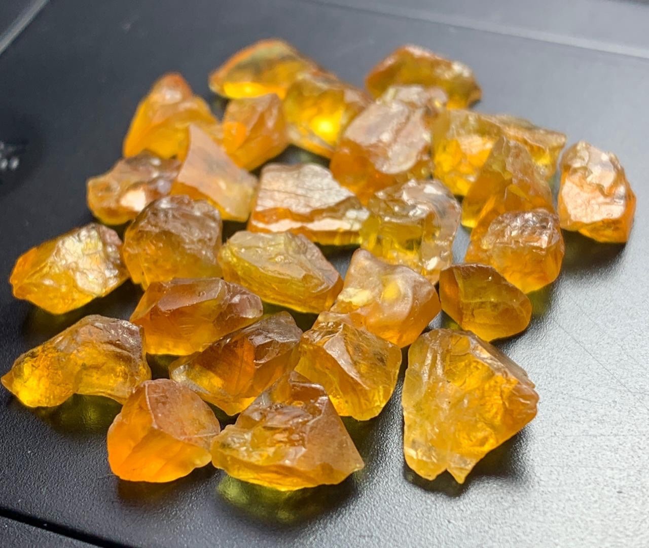 60 carats orange sapphire facet grade from Madagascar