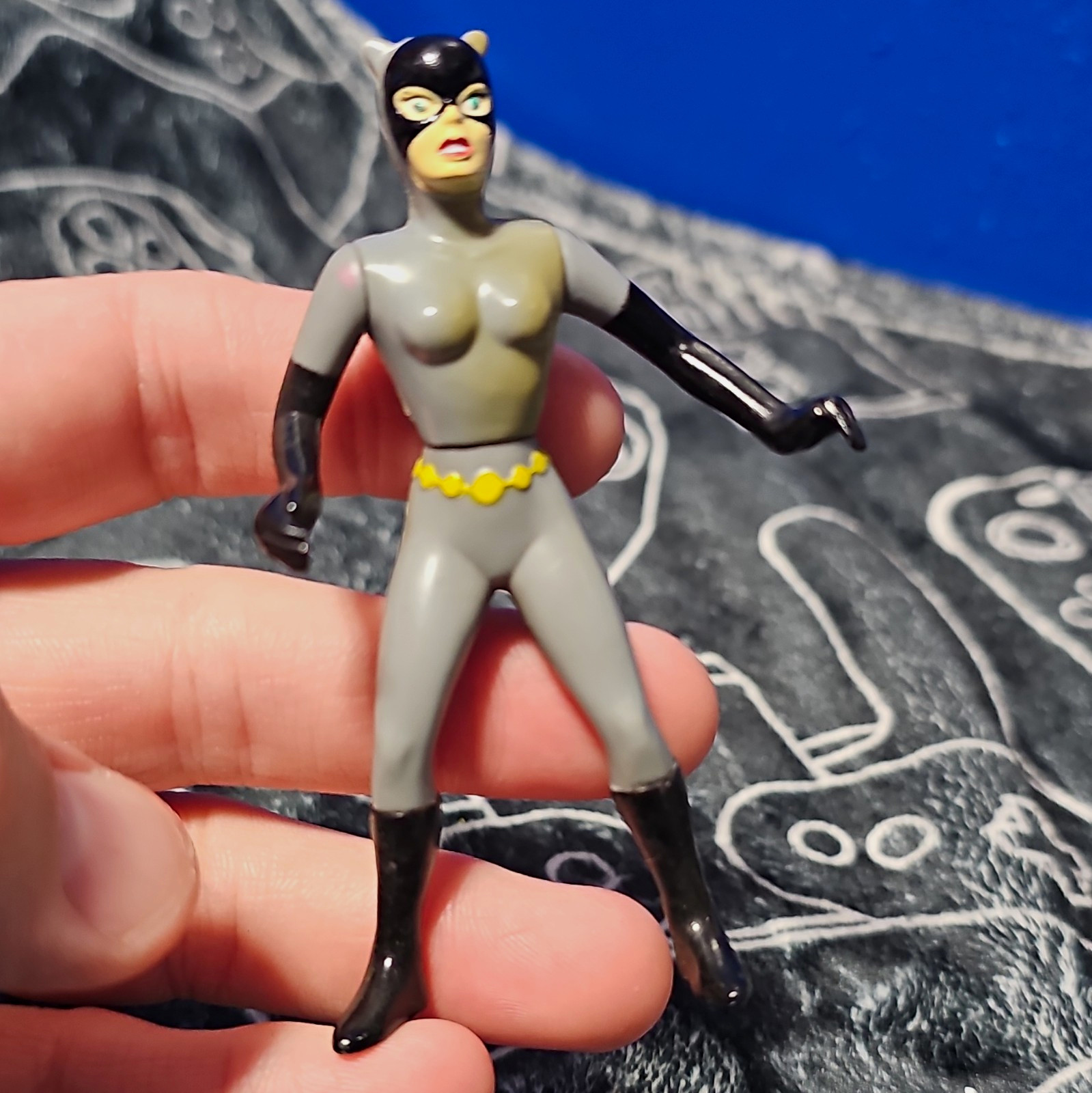DC Catwoman 1:18 Plastic Figurine 1998 Gray/Black/Yellow MPN 6014-2