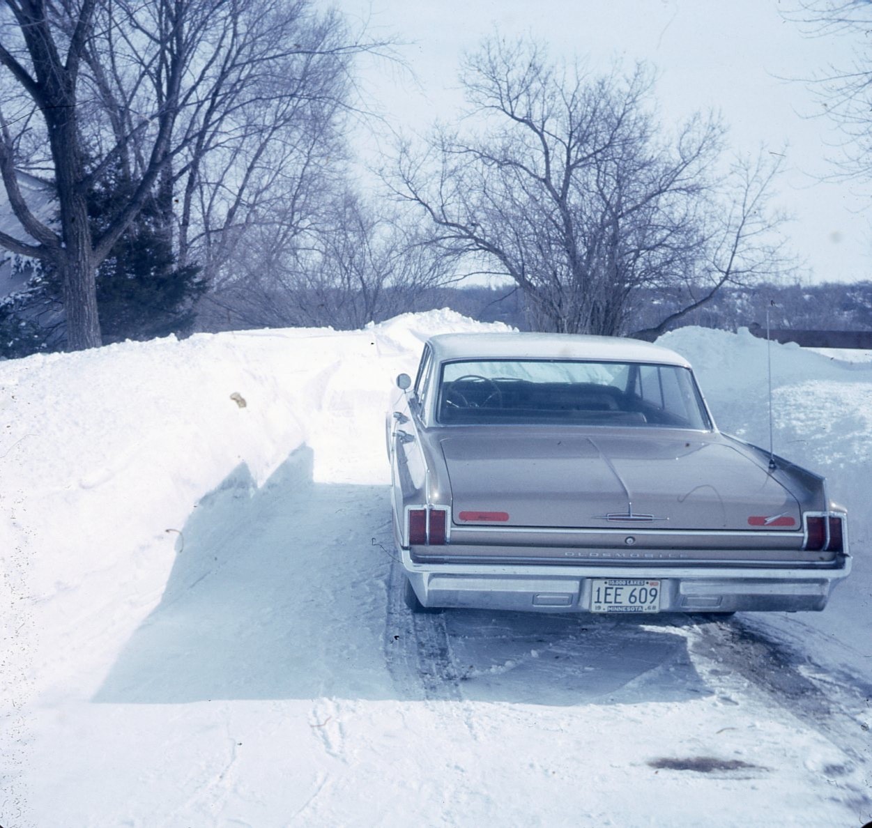 sl44 Original slide 1969 snow Oldsmobile car 194a