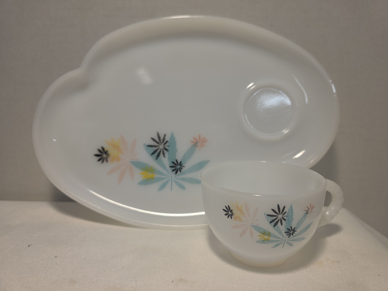 One Vintage Atomic Flower Federal Milk glass Snack Set 1950’s (One )