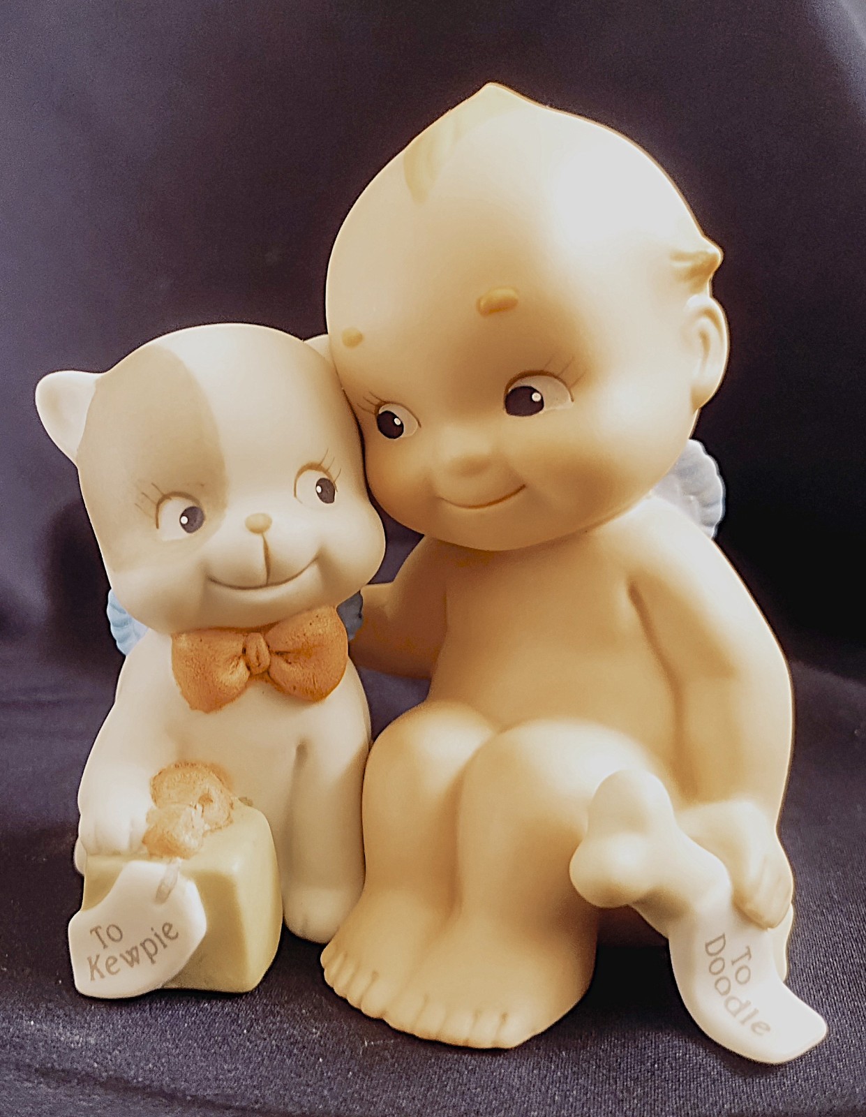 KEWPIE and DOODLE DOG Exchanging Gifts FIGURINE ~ Jesco 1993