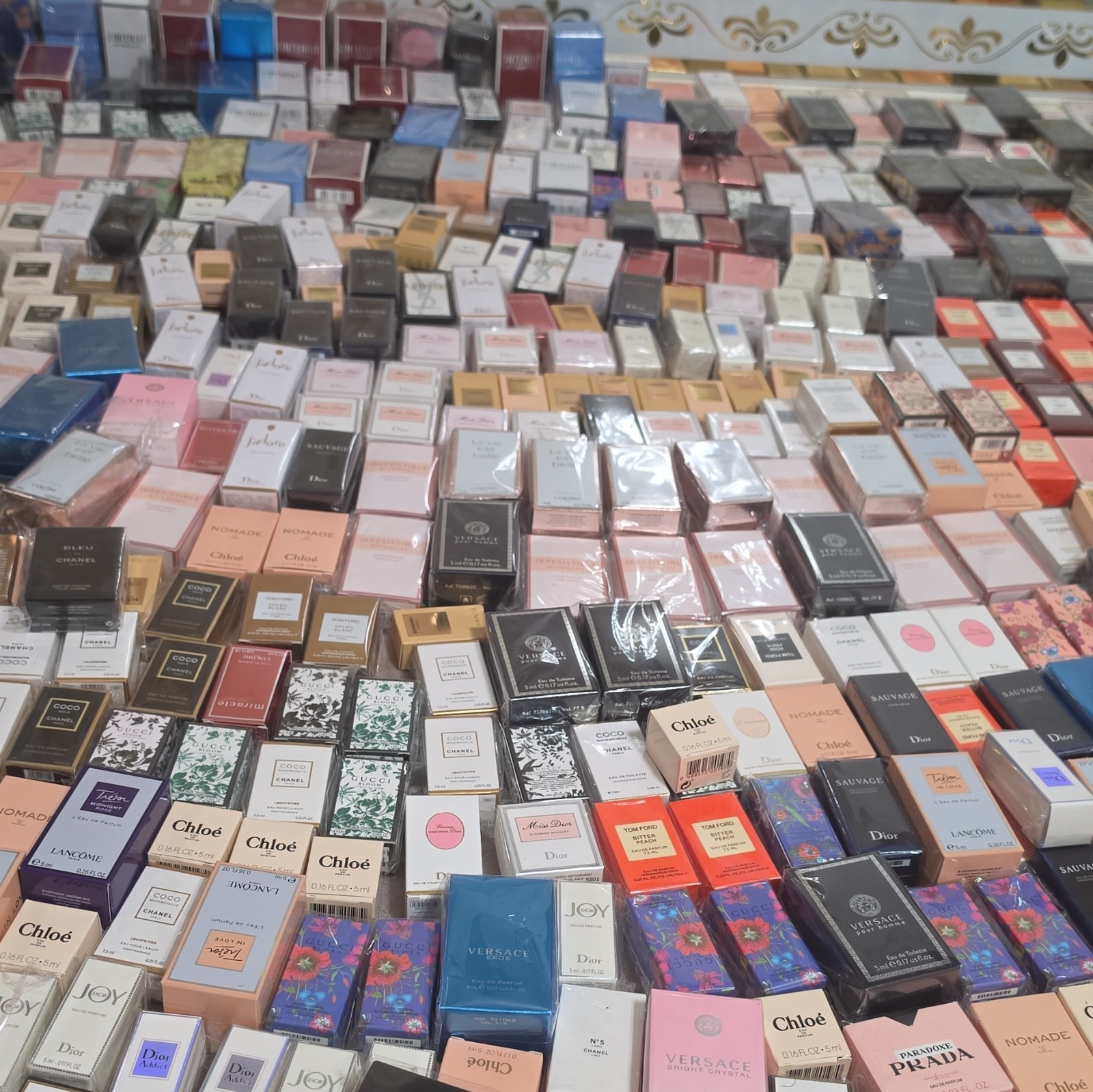 Mixed Brands Mixed Lot Boxed Collectible Commercial Perfume Miniatures & Samples