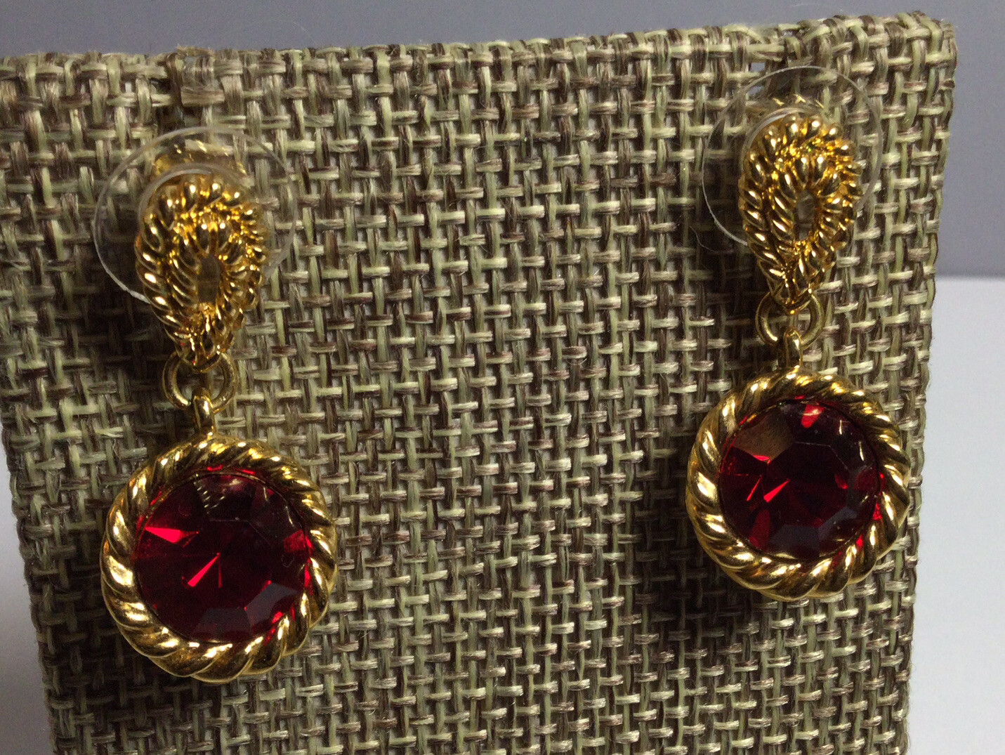 PRETTY PAIR OF RED SWAROVSKI CRYSTAL DANGLE PIERCED EARRINGS NICE
