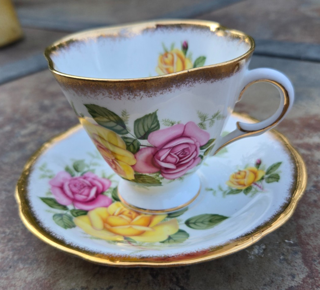 Clarence Bone China Teacup & Saucer Vintage Roses Heavy Gold Trim