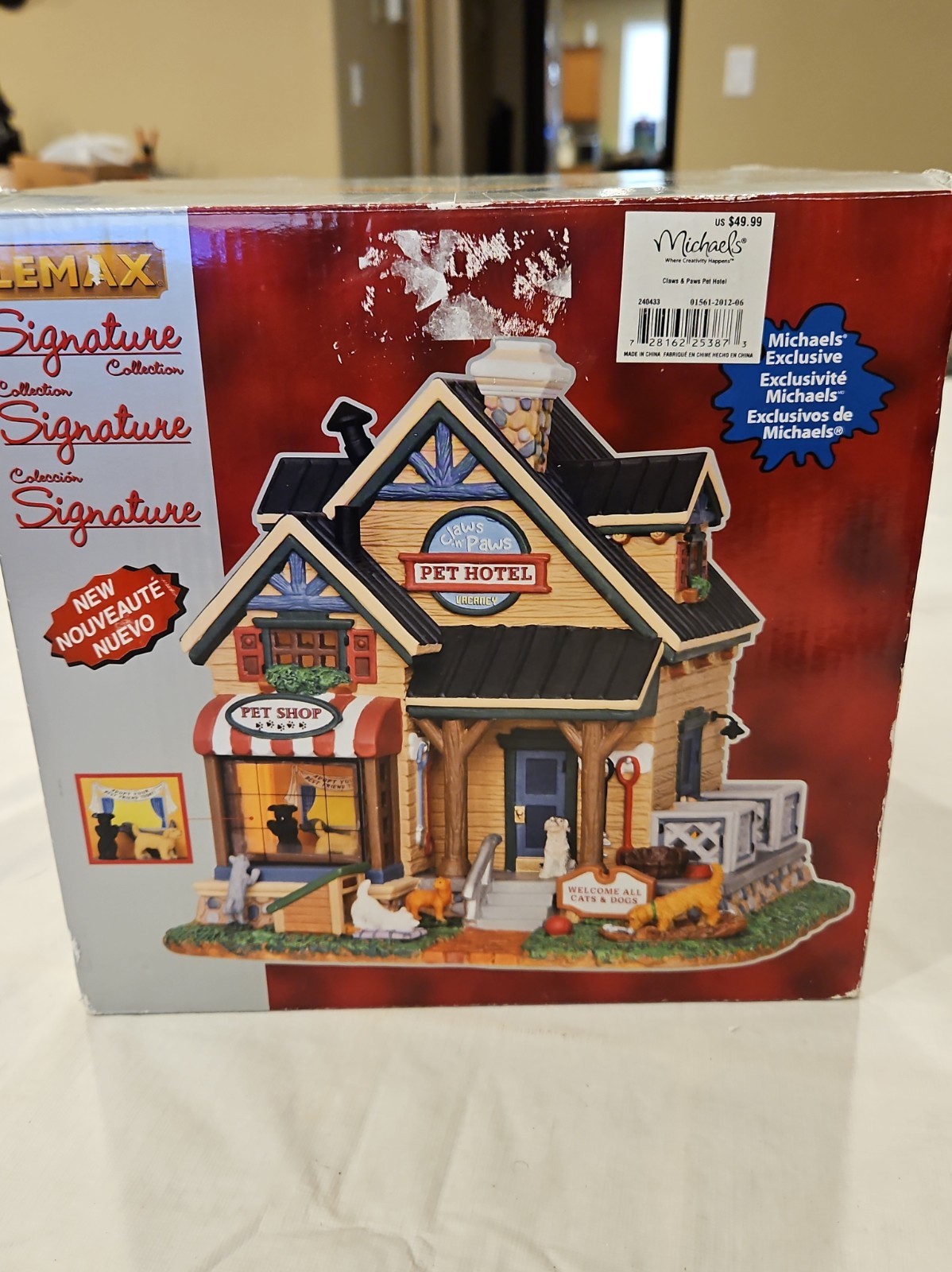 Lemax Christmas Village CLAWS & PAWS PET HOTEL 2012 Porcelain Lighted Building