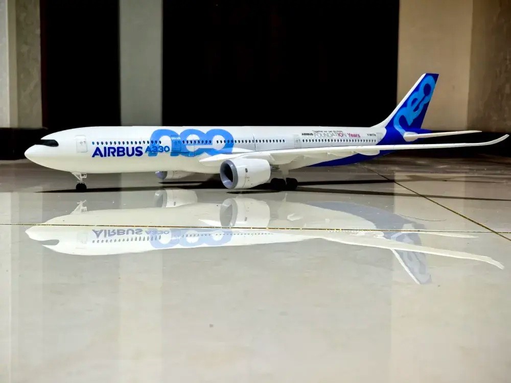 AIRBUS A330neo Aircraft Model FACTORY LIVERY AIRBUS A330neo Aircraft Model FACTORY LIVERY