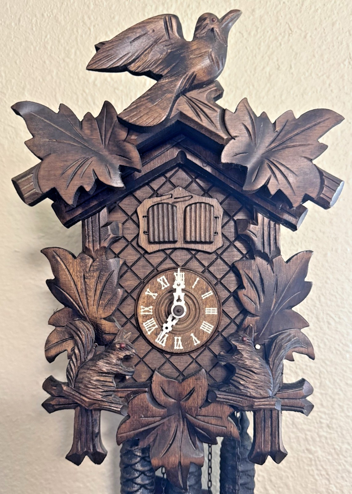 STUNNING LARGE VINTAGE GERMAN ANIMATED SQUIRREL EDELWEISS MUSICAL CUCKOO CLOCK