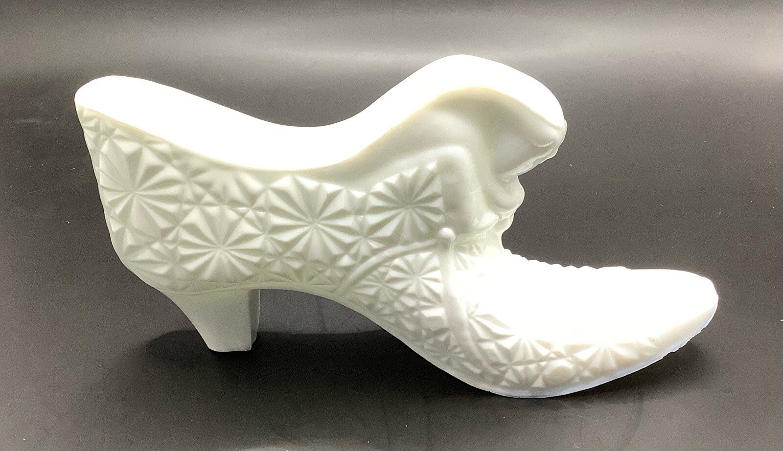 Vintage White Milk Glass Slipper Shoe Cat Head Daisy Pattern