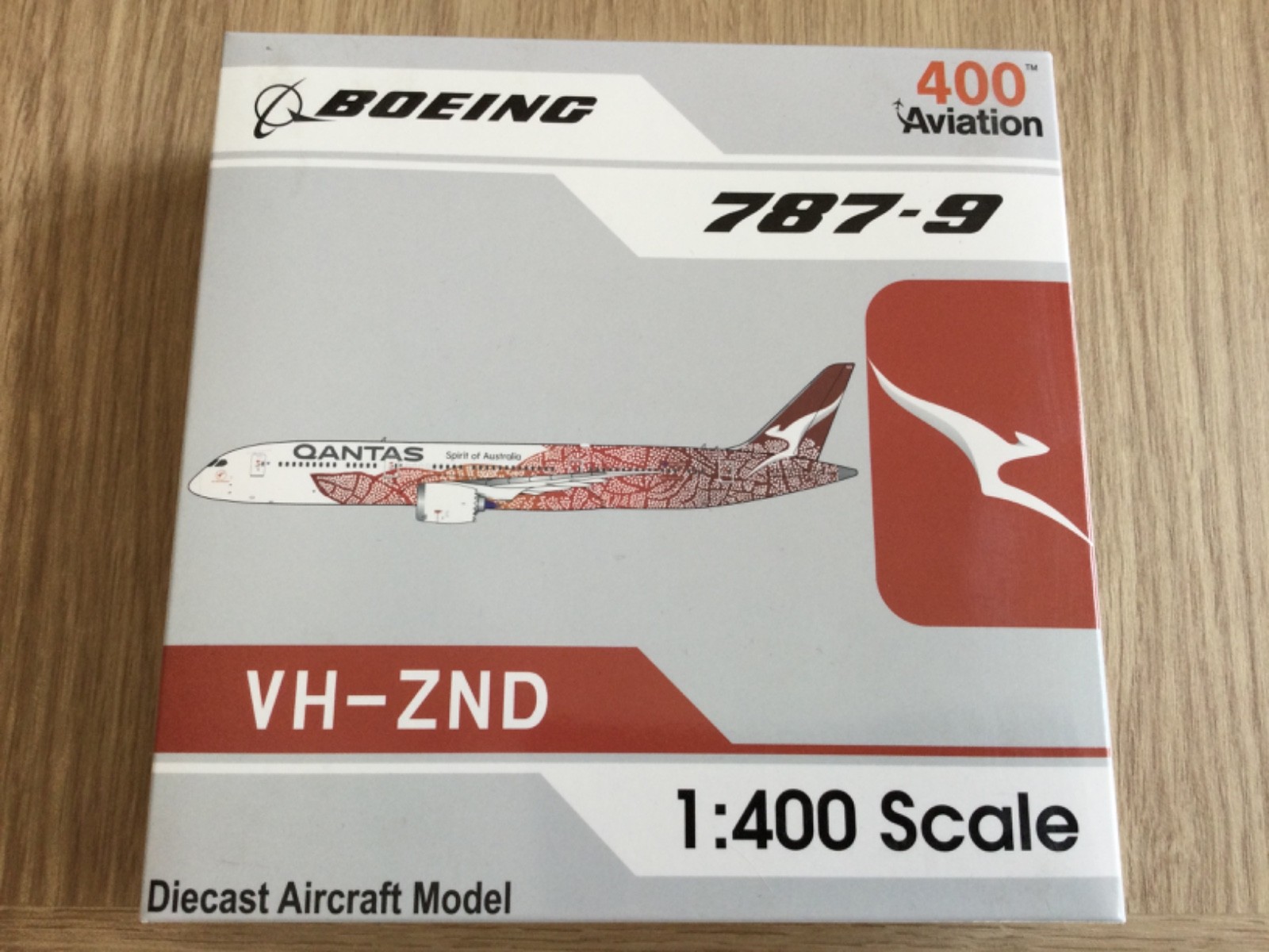 AVIATION 1:400  B787-9 QANTAS VH-ZND \'YAM DREAMING AV4260 BRAND NEW