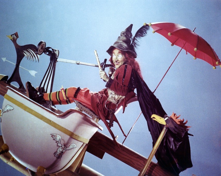 Billie Hayes 8x10 Photo H.R. Puf-N-Stuf as Witchiepoo Billie Hayes 8x10 Photo H.R. Puf-N-Stuf as Witchiepoo