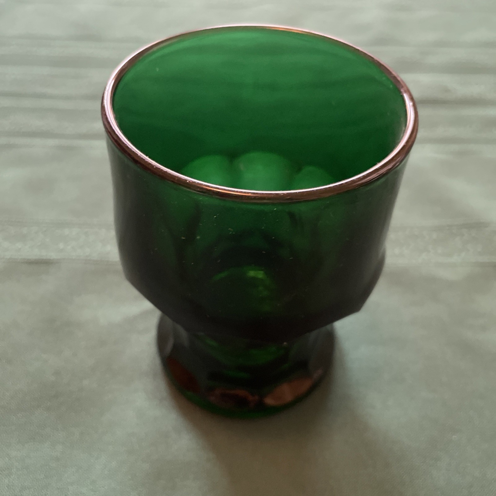 VASE Dark Green pressed  glass Flower Flora. 4-1/2” H. Mint Condition. 