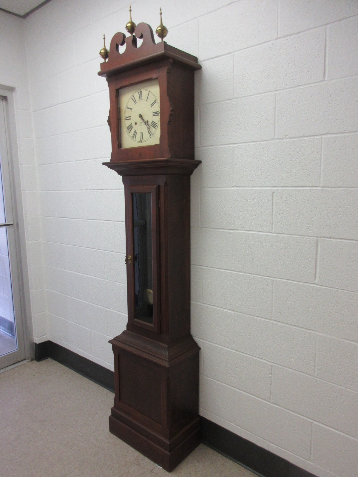 ITHACA GRANDFATHER CLOCK 8 DAY TIME STRIKE SWAN PEDIMENT TOP RUNS CIRCA 1910 ITHACA GRANDFATHER CLOCK 8 DAY TIME STRIKE SWAN PEDIMENT TOP RUNS CIRCA 1910