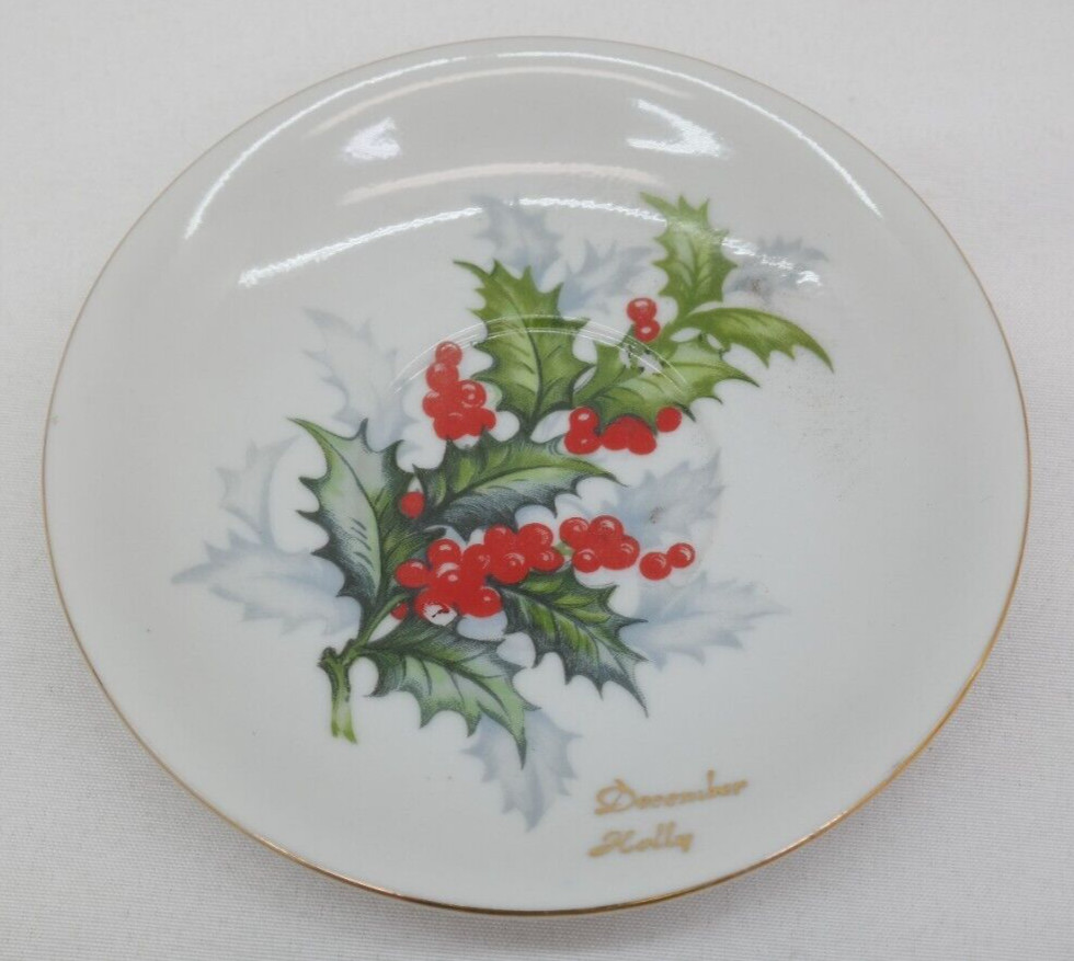 Vintage December Holly Pattern Gold Trim Decorative Porcelain Plate 5 1/2