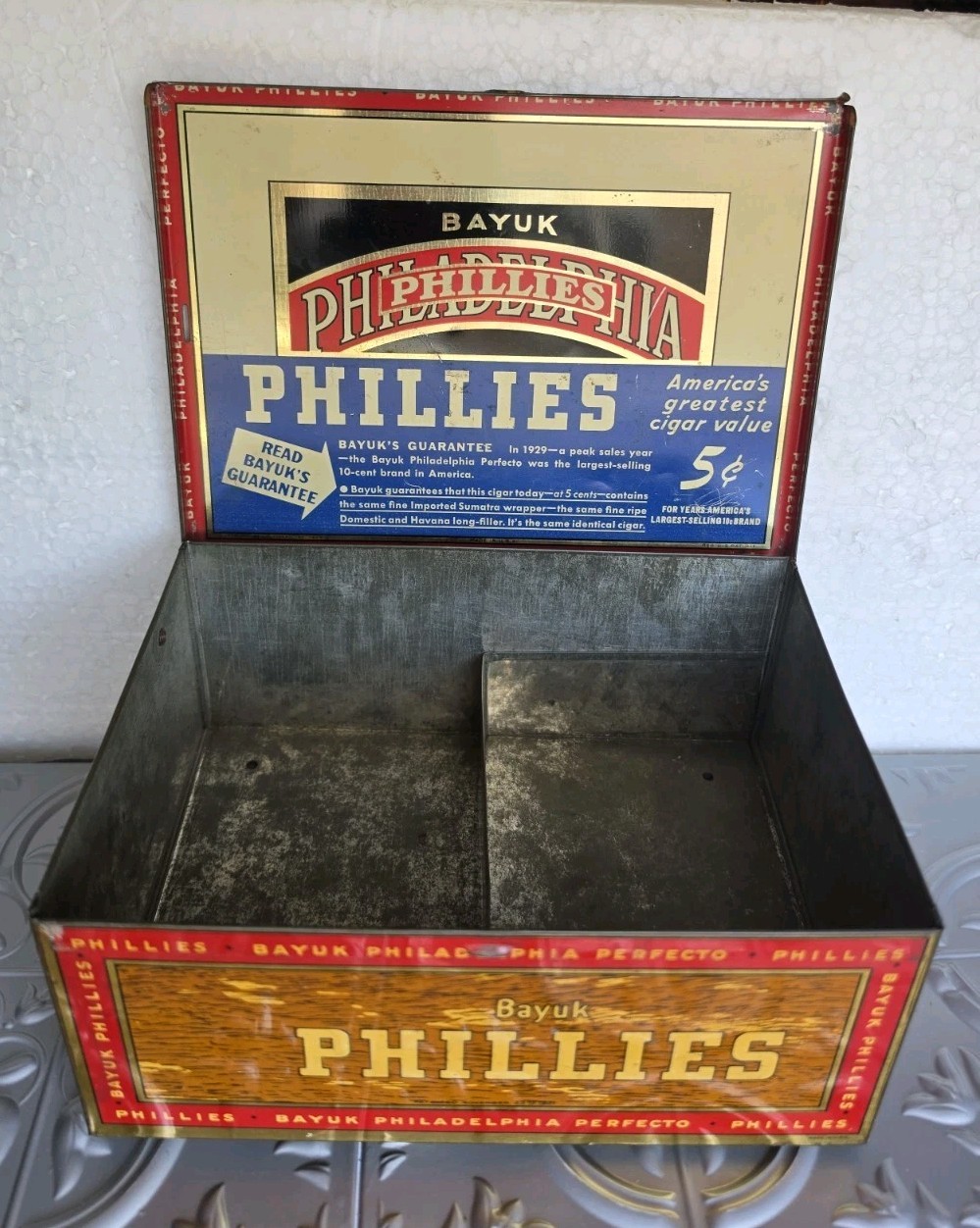 Vintage Antique Tin Metal Bayuk Philadelphia Phillies Cigar Box w Insert NICE