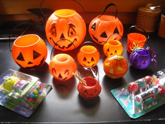 10 vintage Jack O’ Lantern Pumpkin Blow Mold Trick or Treat Buckets + Candy NIP