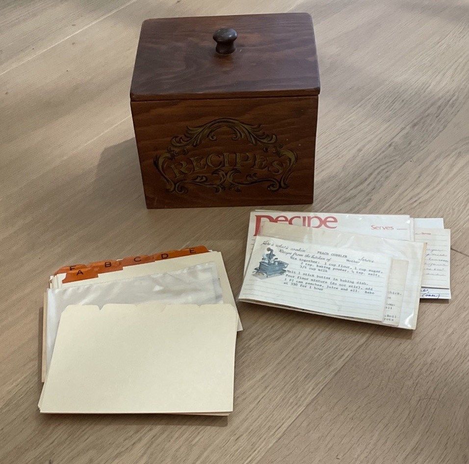 Vintage Recipe Box With Lid (2 Compartments) -With Over 20 Vintage Recipes-