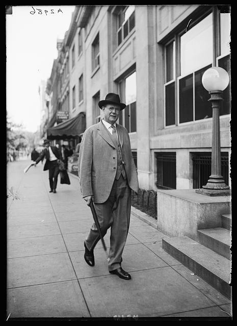 Photo:Unknown City 1920s Man in Suit and Hat Walking on Sidewalk