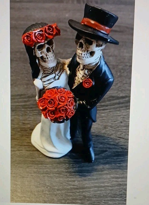 Skeleton Bride And Groom  Statue.  Decor 6 Inch