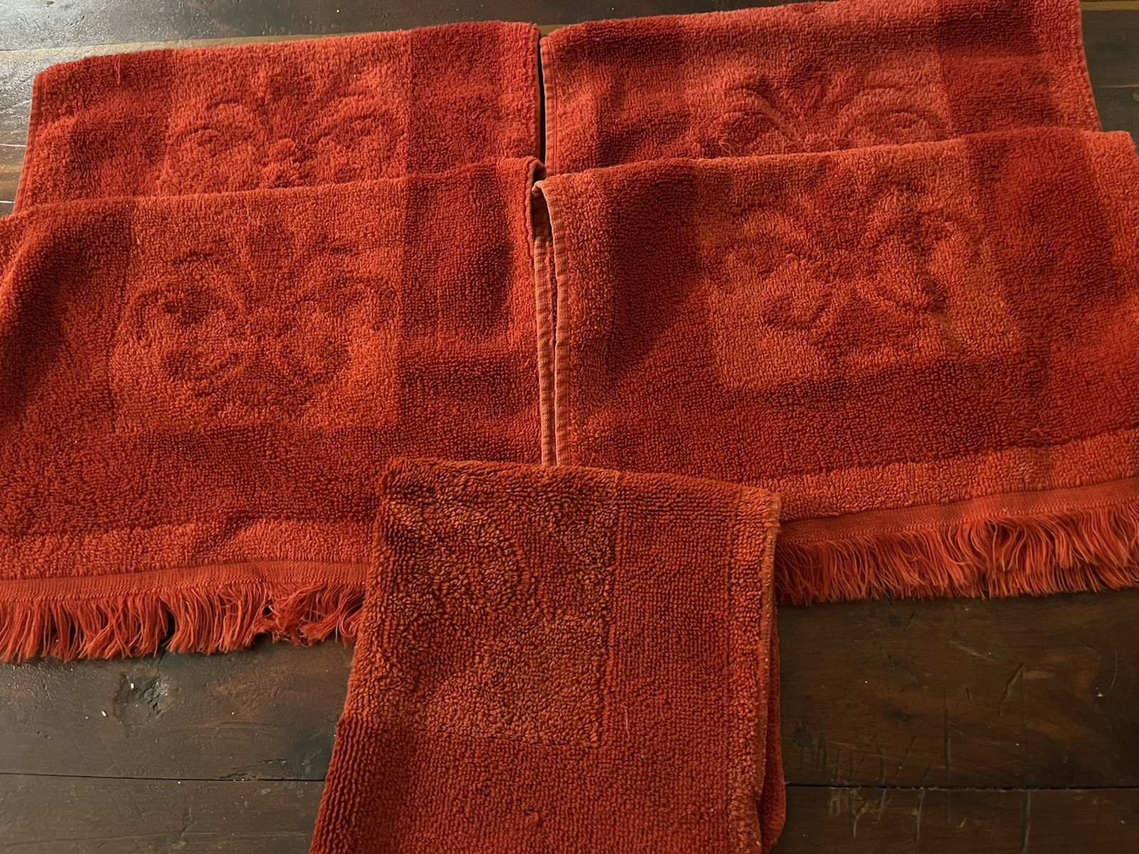 4 VTG Fieldcrest Imperial Collection 1970s Red Sculpted Hand Towels, 1 Washcloth