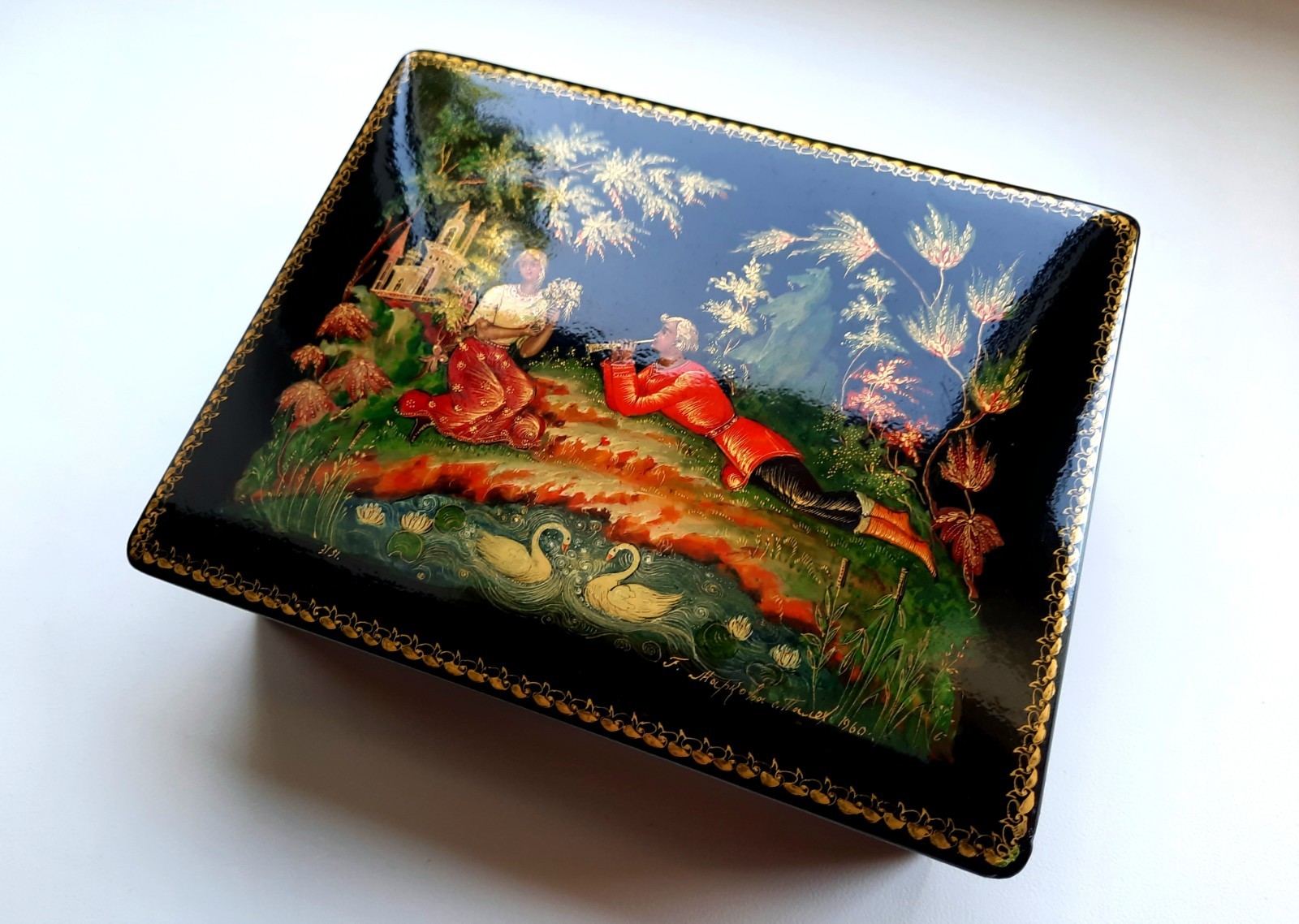 PALEKH 1960's  LACQUER BOX VINTAGE HANDMADE PAPIER-MACHE MSTERA