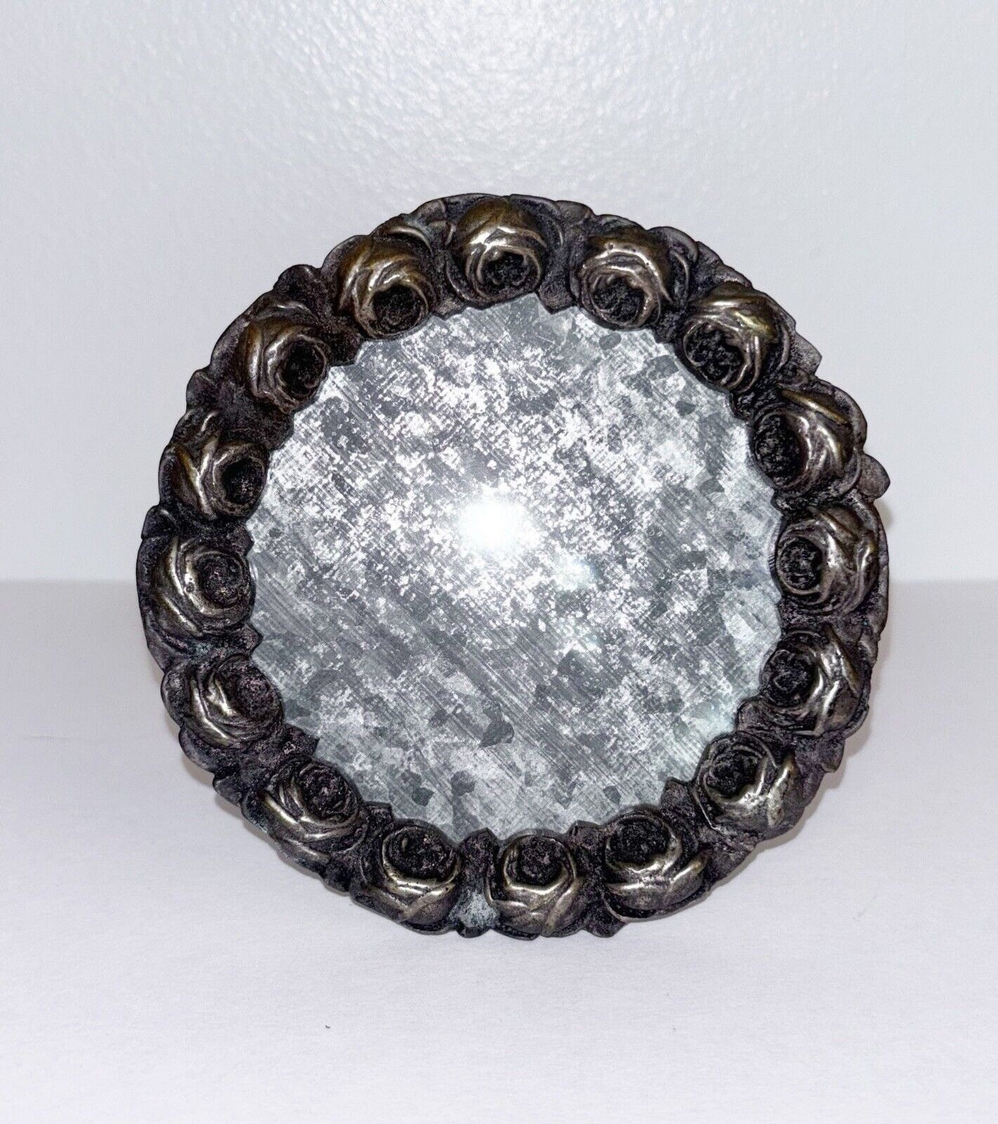 Vintage Round Metal Frame Edged With Roses