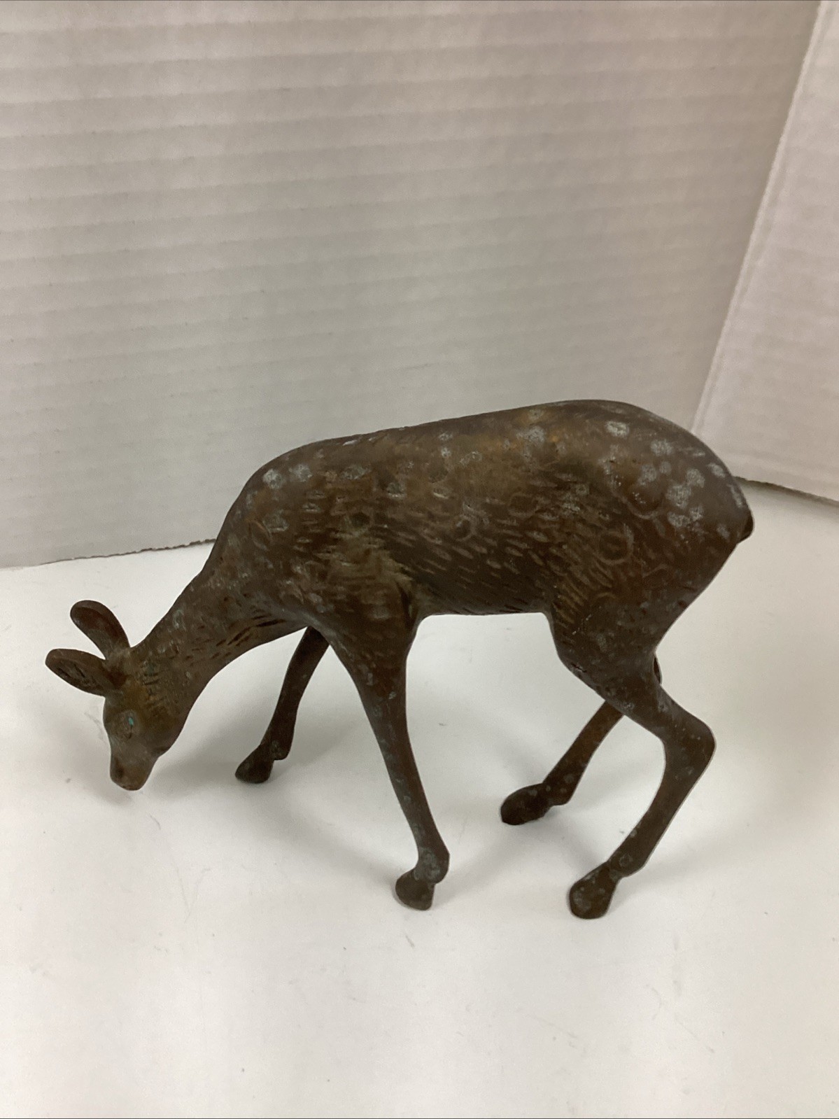 Relaxing VTG  Very Detailed Grazing Doe Deer Metal Sculpture 5” Made In India