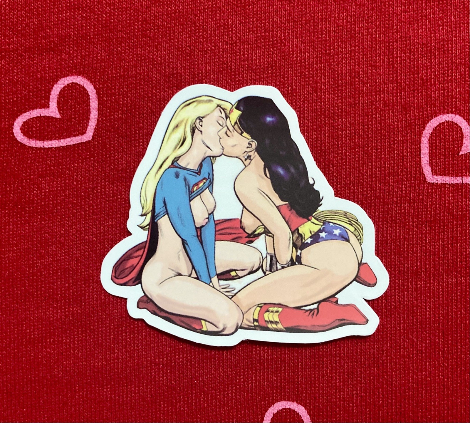 Sexy Wonder Woman & Supergirl Kissing Vinyl 3\