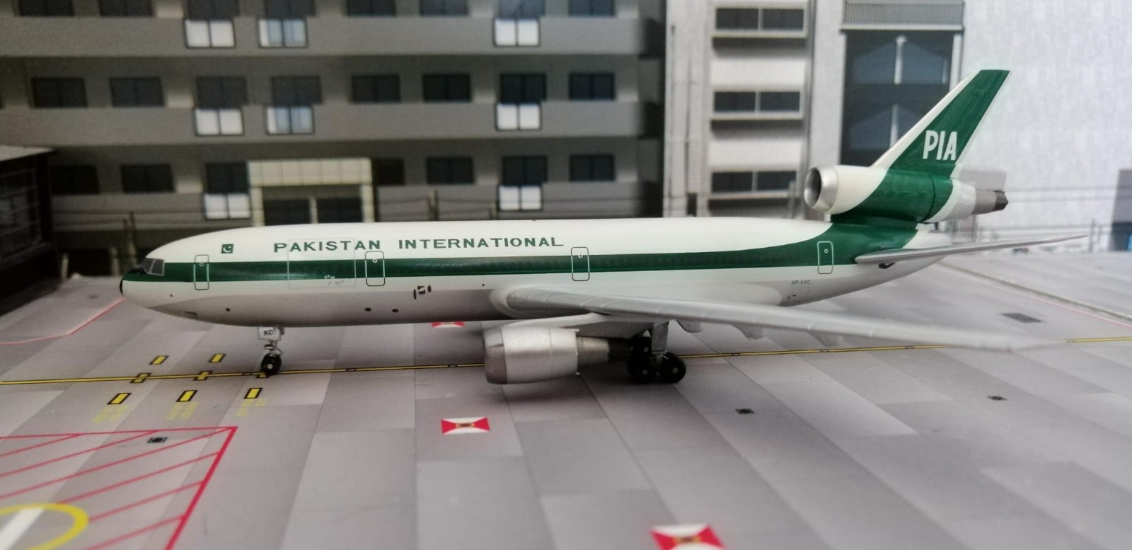 Pakistan International Airlines PIA McDonell Dougas DC-10 1/400 by Aviation400. 