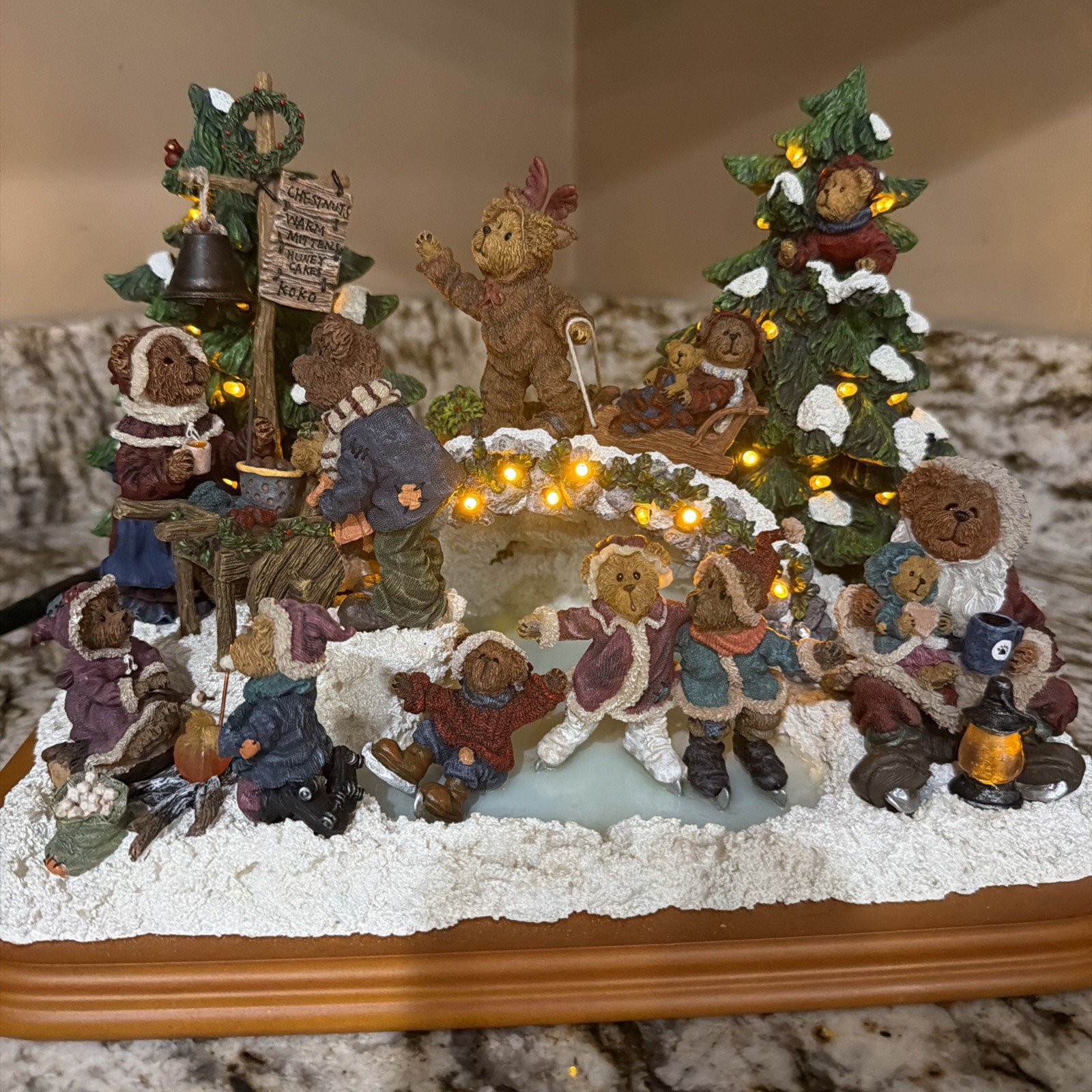 Boyds Bears Danbury Mint  Skating Party Used COA Light Up