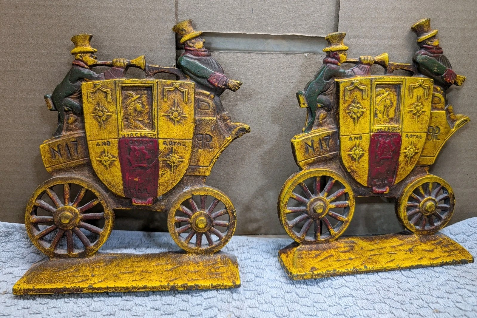 Vintage Nuydea Cast Iron Royal Mail Stagecoach Bookends Worcester London No 17GR Vintage Nuydea Cast Iron Royal Mail Stagecoach Bookends Worcester London No 17GR