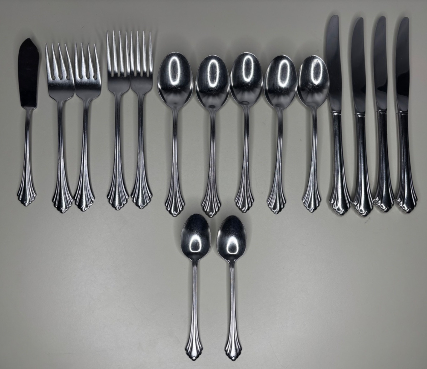 Lot of 16 ONEIDA USA Stainless BANCROFT 18/8 Fortune Shiny Forks Spoons Knives