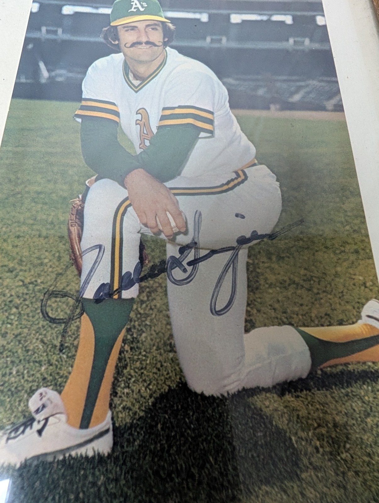 Rollie Fingers Signed Autographed Photo Oakland A\'s Baseball HOF Frame