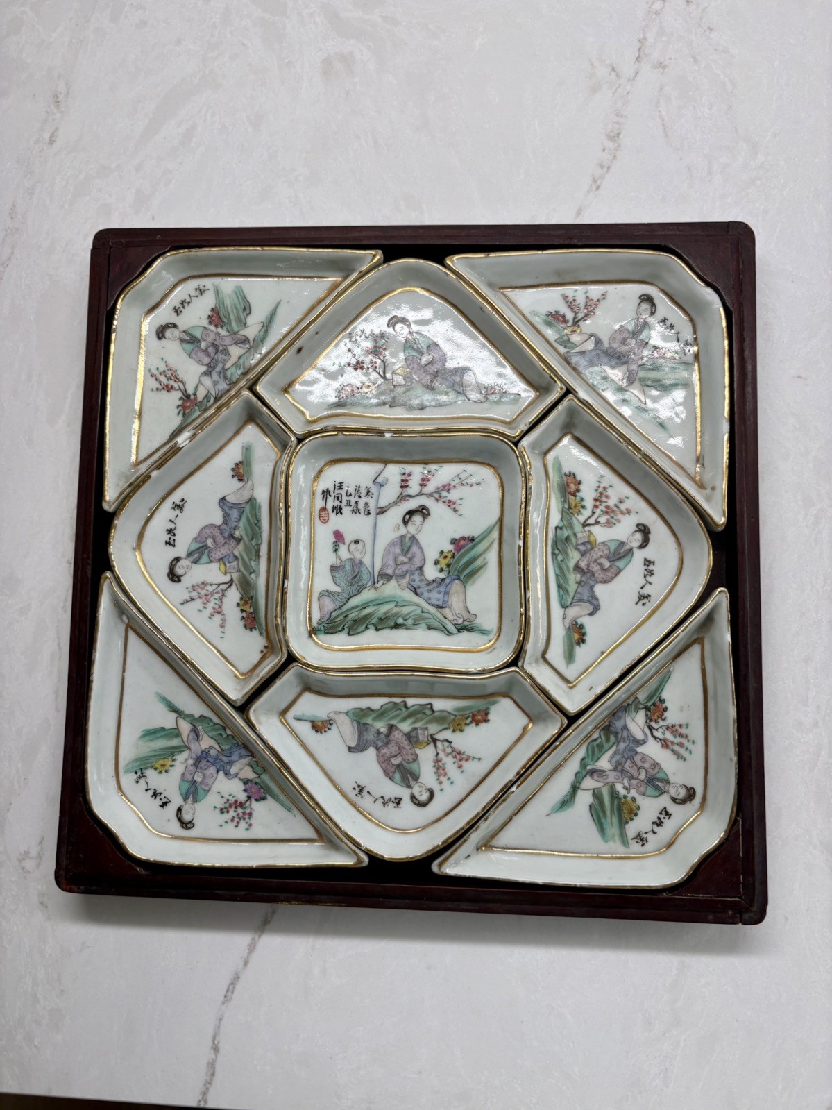 A rare set of Famile Rose serving plates by Wang Tong Shun. 稀有民國汪同順繪粉彩攢盤一套帶原裝紅木盒 A rare set of Famile Rose serving plates by Wang Tong Shun. 稀有民國汪同順繪粉彩攢盤一套帶原裝紅木盒