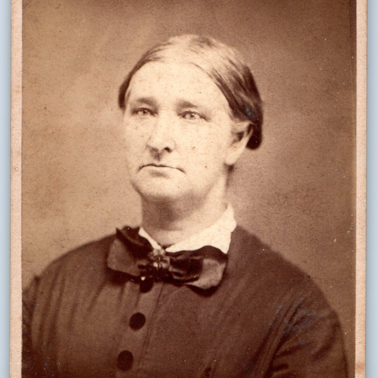 c1870s Davenport, IA CDV Photo Woman Portrait G. Dahms Photographer Iowa 4\