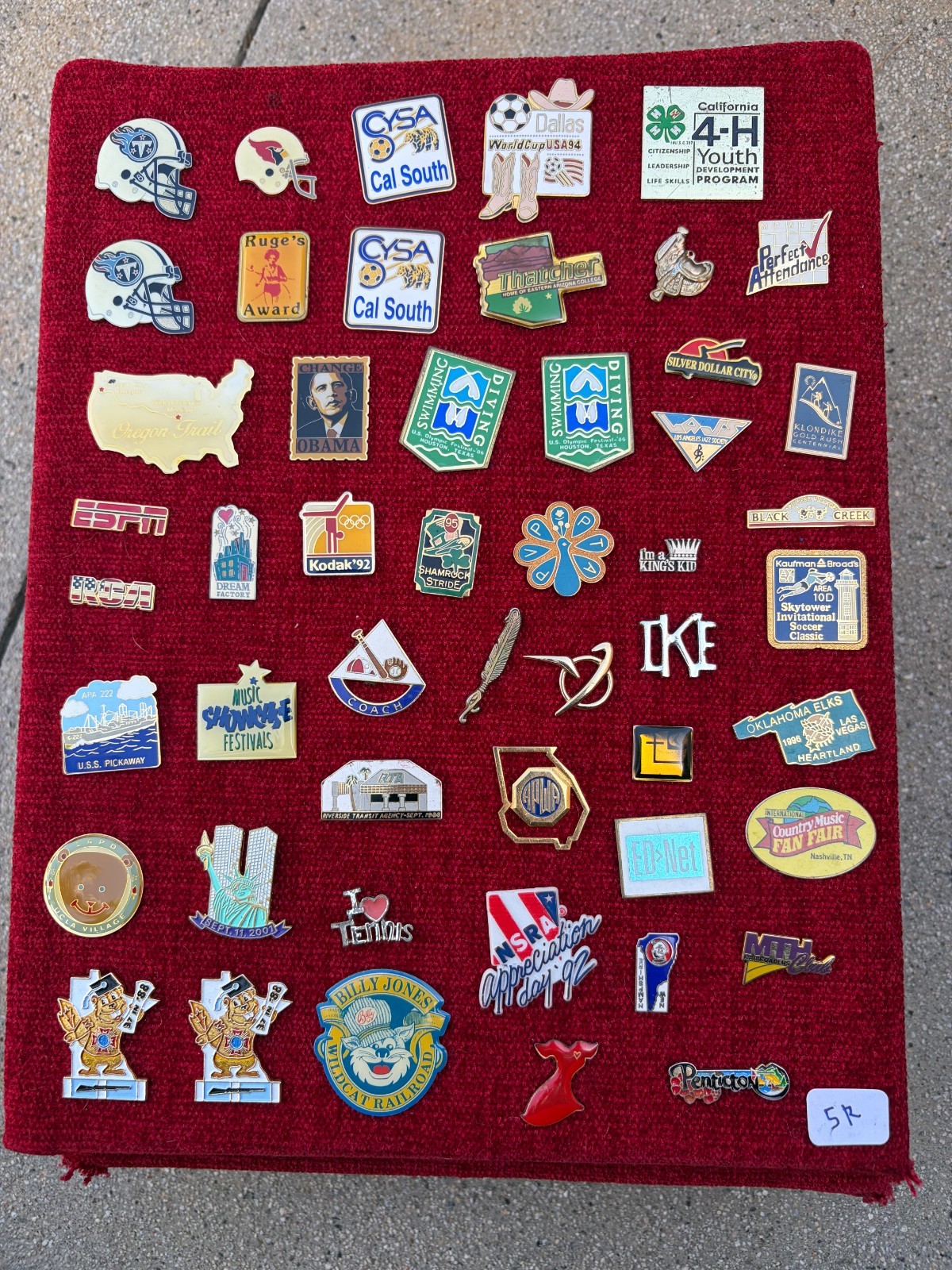 HUGE ESTATE COLLECTION – 900+ ASSORTED VINTAGE & MODERN LAPEL / ENAMEL PINS