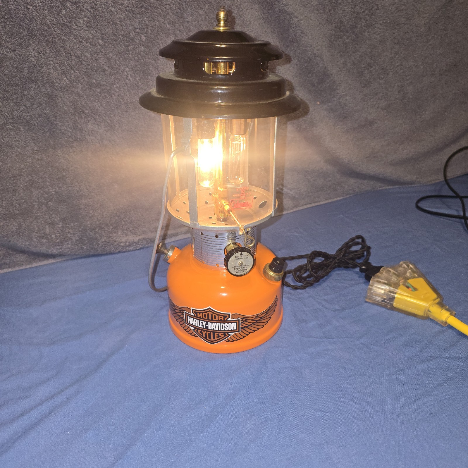 HARLEY DAVIDSON THEMED BEAUTIFFULLY RECONDITION VITAGE 1972 COLEMAN 220F LANTERN