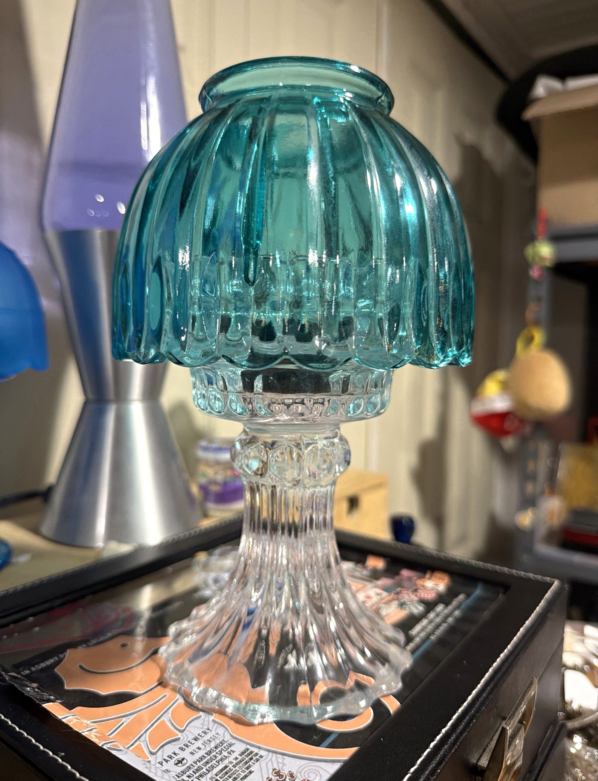 Vintage L.E Smith teal fairy lamp