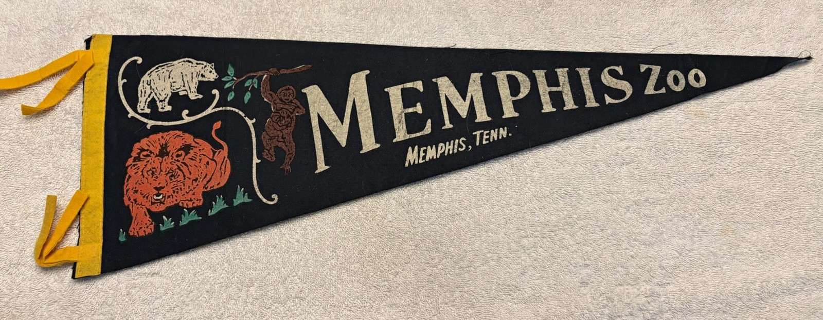 Vintage Memphis Zoo Felt Pennant Tennessee Animal Graphic Souvenir Wall Decor