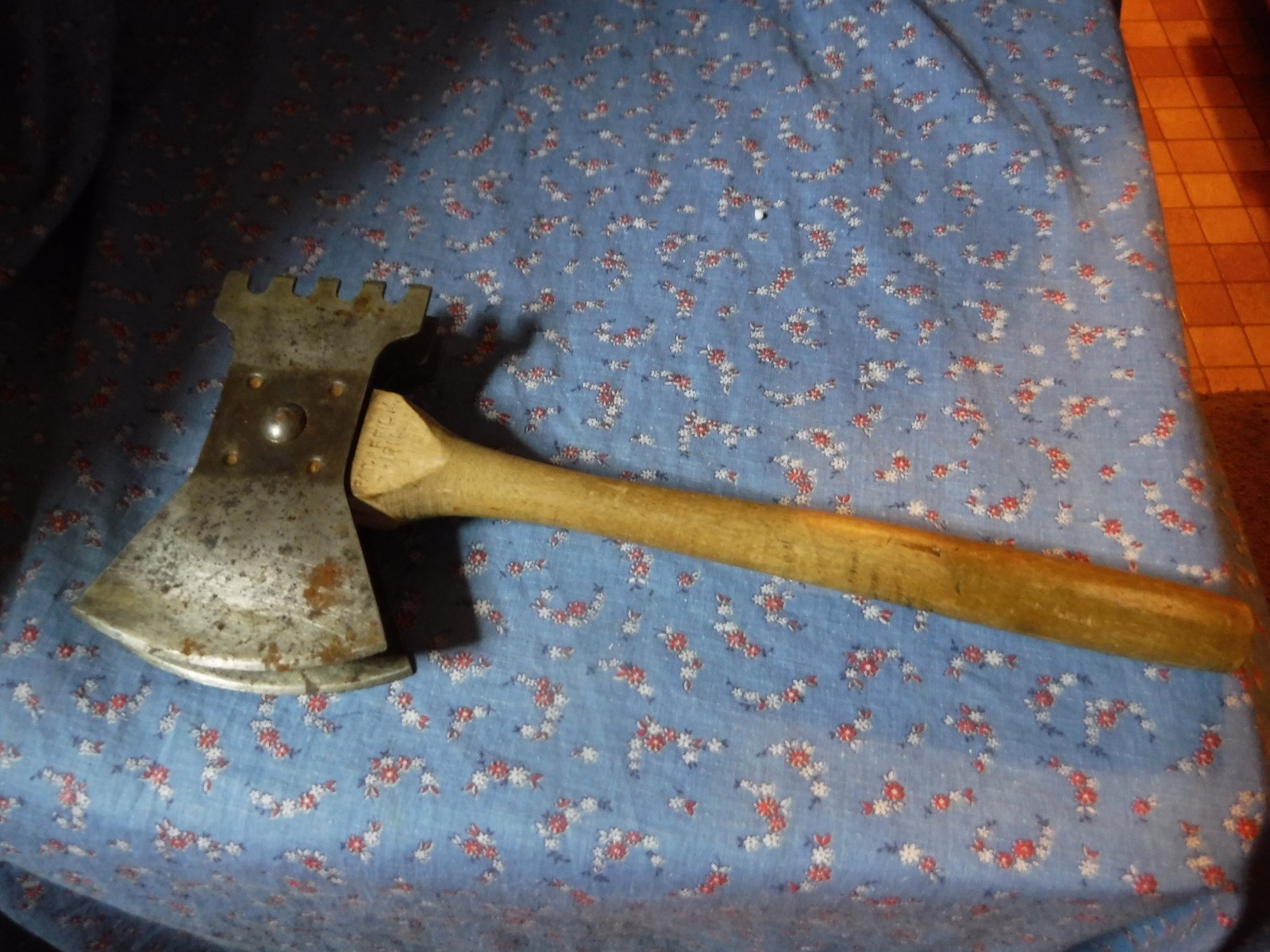 h. Vintage Kitchen Cleaver Tenderizer  Metal  Wood Handle Comes Apart  11\