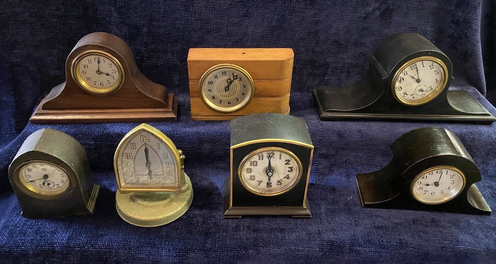 VERY NICE SET - 7 VINTAGE MINI CLOCKS VERY NICE SET - 7 VINTAGE MINI CLOCKS