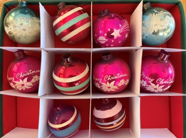 Vintage 1940-50s Mixed Set of 10 Christmas Ornaments Shiny Brite + Others No Cap