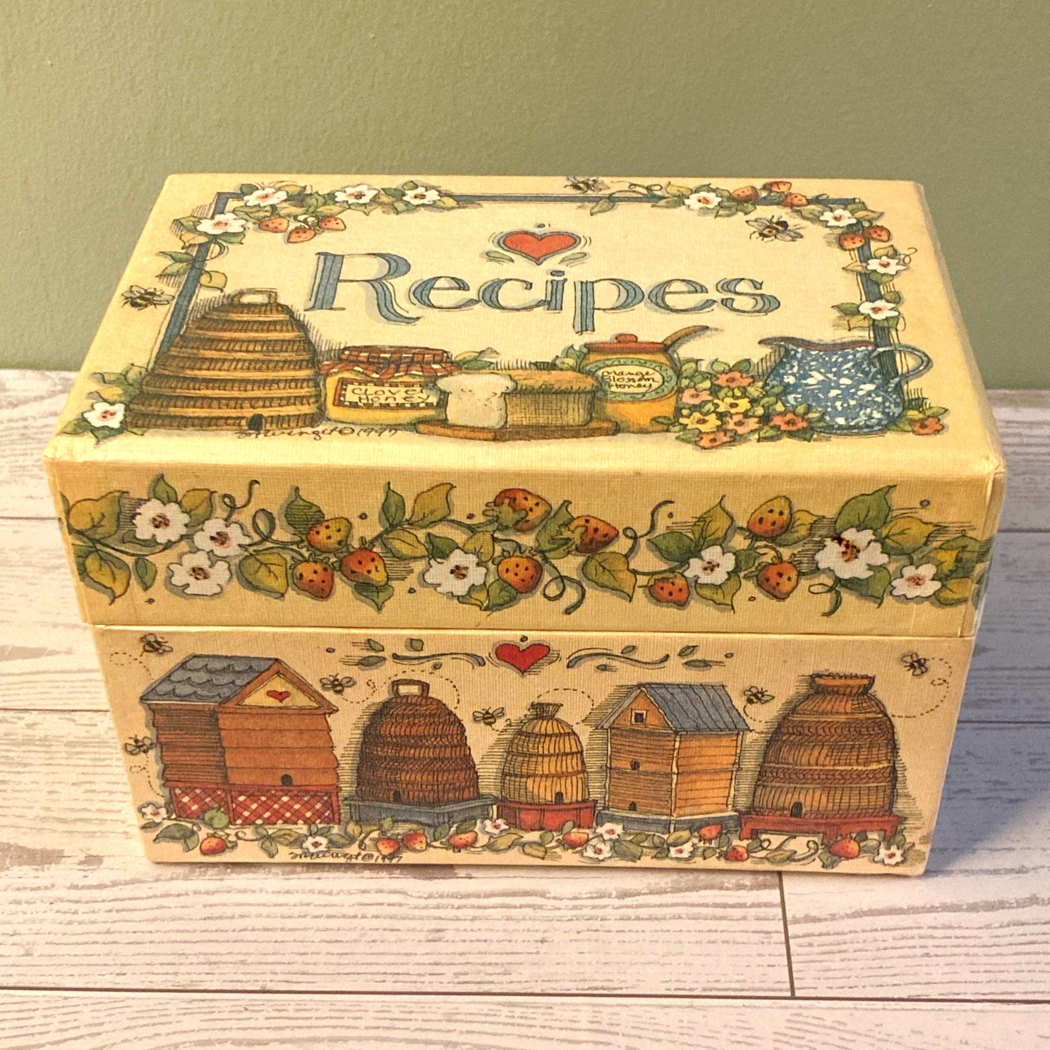 Susan WINGET ~ Sweet as Honey 4x6 Recipe Card Box w/ Dividers & Cards