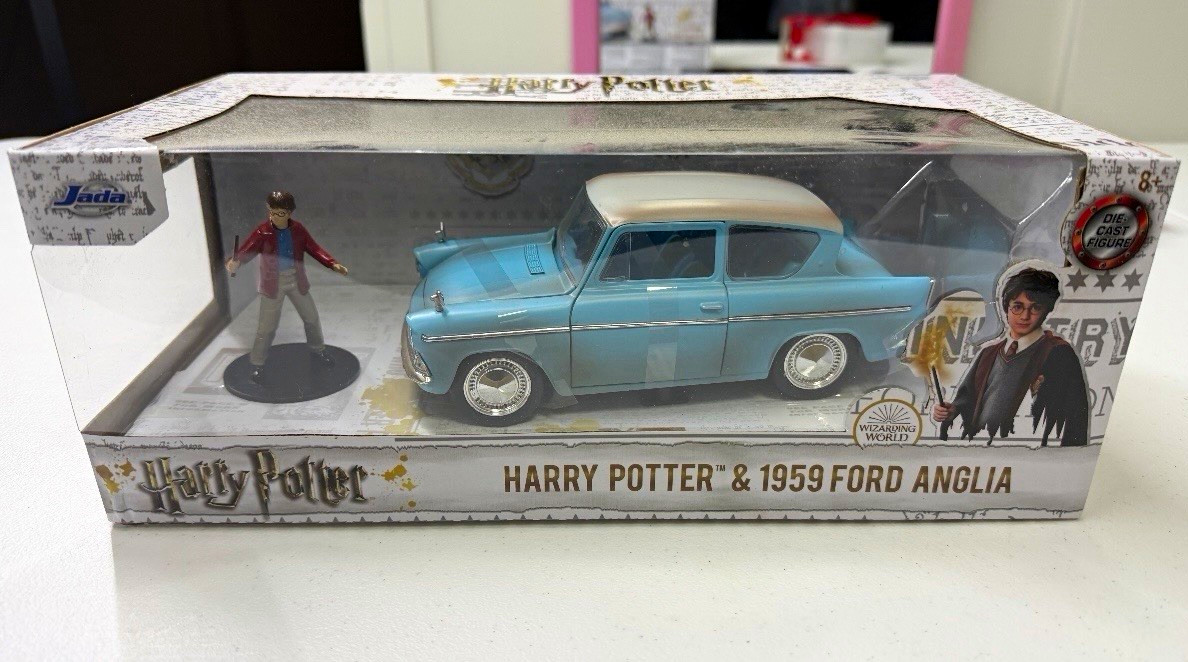 Jada Harry Potter 1959 Ford Anglia Die-Cast Vehicle w/ Figure Set Boxed