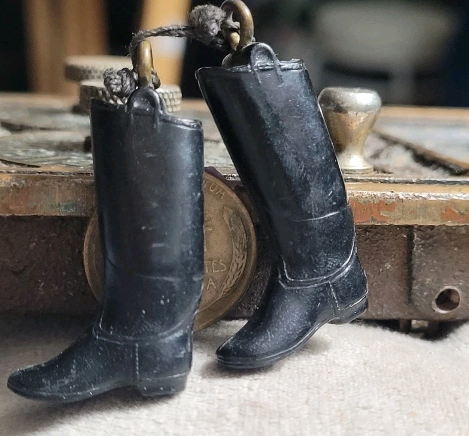 Vintage 2 MINIATURE BOOTS COMPRESSED ANTHRACITE COAL, MINING SOUVENIRS Vintage 2 MINIATURE BOOTS COMPRESSED ANTHRACITE COAL, MINING SOUVENIRS