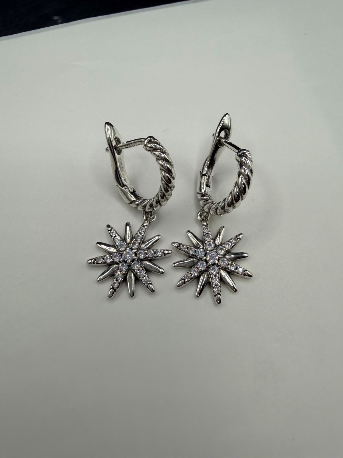 David’Yurman Starburst Pavé Diamond Drop Sterling Silver Earrings Dangle David’Yurman Starburst Pavé Diamond Drop Sterling Silver Earrings Dangle
