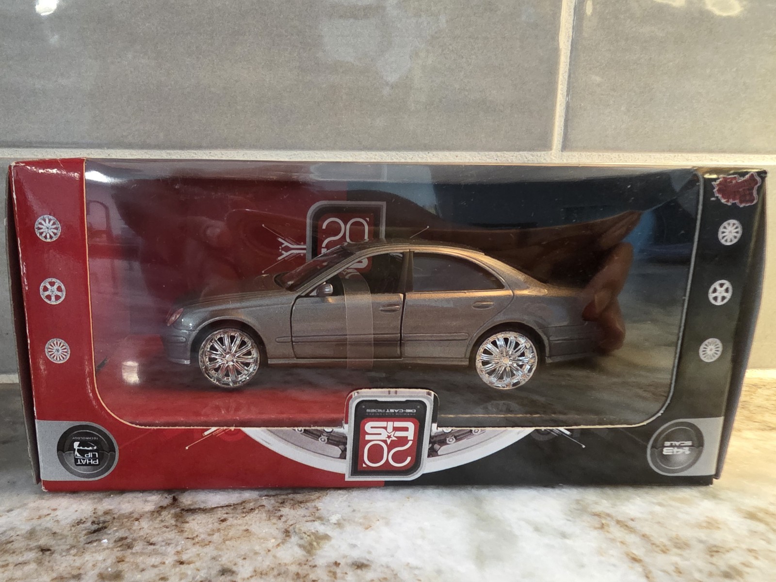 24CTS 1:18 Mercedes-Benz E-Class Diecast Model Car Boxed Item No. 06005