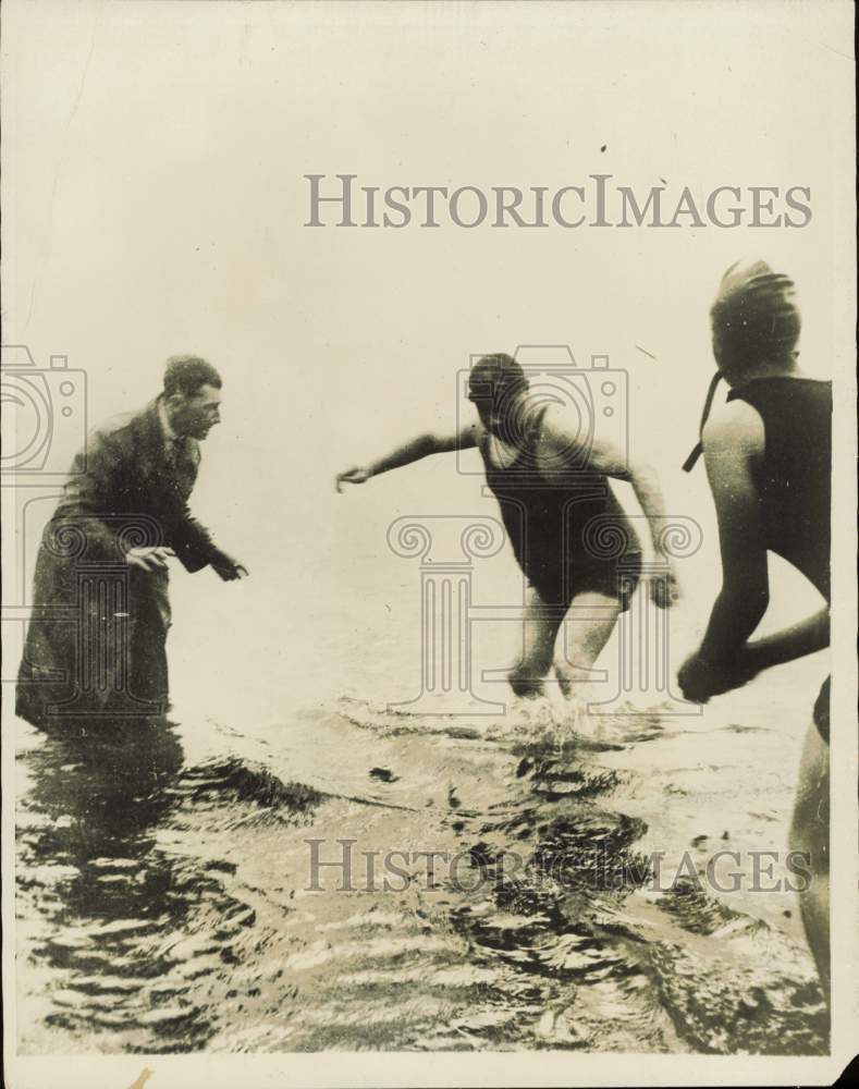 1926 Press Photo Paris butcher Georges Michel after his English Channel swim