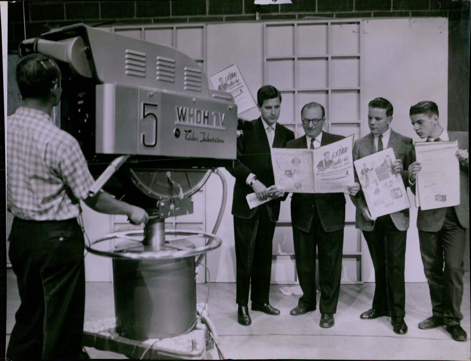 LG863 1960 Original Mahoney Photo DAILY RECORD NEWSPAPERBOYS TV News Camera
